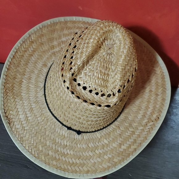 Straw Hat. - Picture 2 of 7
